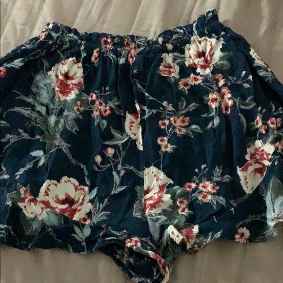 Shorts - Picture 4 of 4